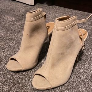 Beige heels! Size 7